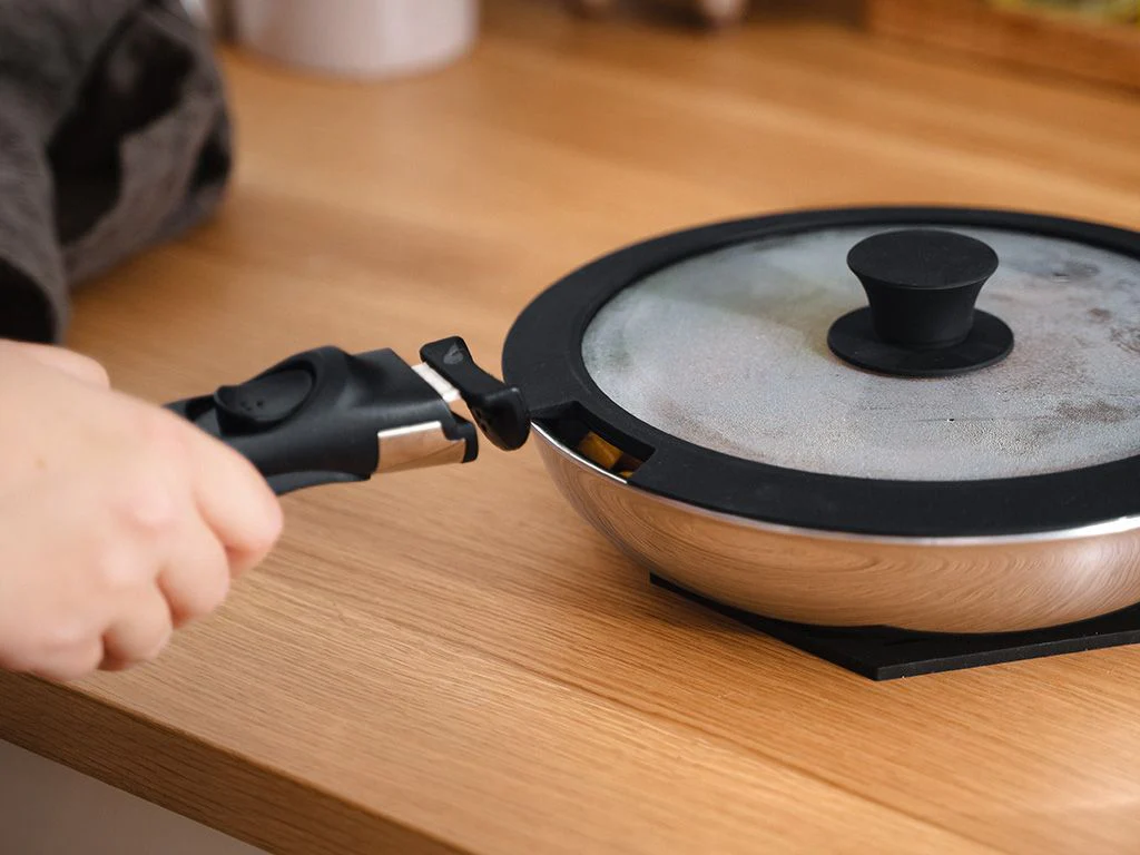 GEMISCHTE BRATPFANNE MIT ABNEHMBAREM GRIFF – 2-TEILIGES WOK-SET - Image 3